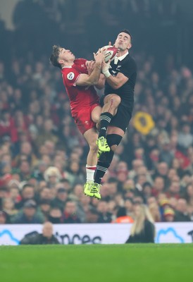 221125 - Wales v New Zealand, Quilter Nations Series -Dan Edwards of Wales and Will Jordan of New Zealand compete for the ball