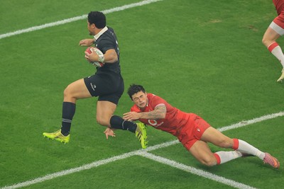 221125 - Wales v New Zealand - Quilter Nations Series - Caleb Clarke of New Zealand Scores a Try
