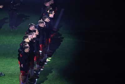 221125 - Wales v New Zealand - Quilter Nations Series - Wales players during Haka