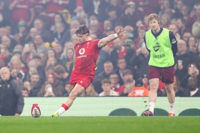 221125 - Wales v New Zealand - Quilter Nations Series - Dan Edwards of Wales kicks a conversion