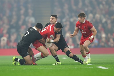 221125 - Wales v New Zealand - Quilter Nations Series - Louis Rees-Zammit of Wales is tackled by Du’Plessis Kirifi of New Zealand