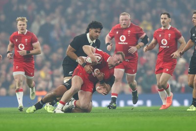 221125 - Wales v New Zealand - Quilter Nations Series - Dewi Lake of Wales on the charge