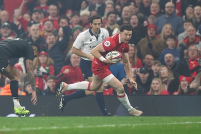 221125 - Wales v New Zealand - Quilter Nations Series - Tom Rogers of Wales goes over to score his first try