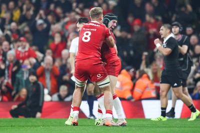 221125 - Wales v New Zealand - Quilter Nations Series - Tom Rogers of Wales is congratulated by Taine Plumtree and Adam Beard after scoring his second try of the match