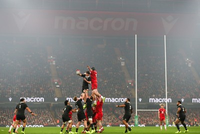 221125 - Wales v New Zealand - Quilter Nations Series - Scott Barrett of New Zealand wins a lineout