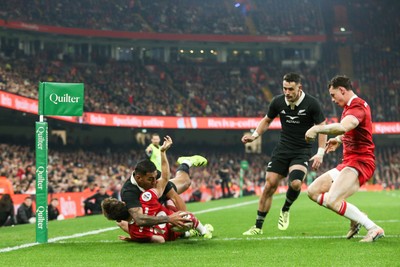 221125 - Wales v New Zealand - Quilter Nations Series - Rieko Ioane of New Zealand scores a try despite the tackle of Dan Edwards of Wales
