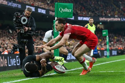 221125 - Wales v New Zealand - Quilter Nations Series - Sevu Reece of New Zealand scores a try
