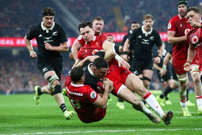 221125 - Wales v New Zealand - Quilter Nations Series - Tomos Williams and Tom Rogers of Wales hold up short of the try line