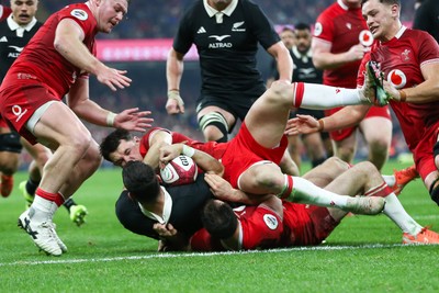 221125 - Wales v New Zealand - Quilter Nations Series - Tomos Williams and Tom Rogers of Wales hold up short of the try line