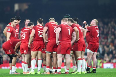 221125 - Wales v New Zealand - Quilter Nations Series - Wales huddle