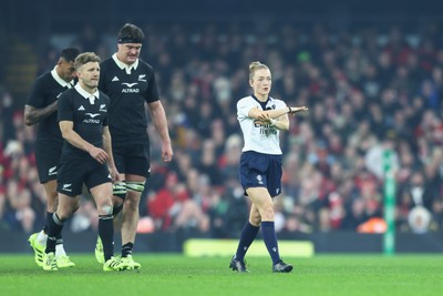 221125 - Wales v New Zealand - Quilter Nations Series - Referee Hollie Davidson rules out a New Zealand try