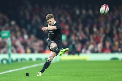 221125 - Wales v New Zealand - Quilter Nations Series - Damian McKenzie of New Zealand kicks a conversion