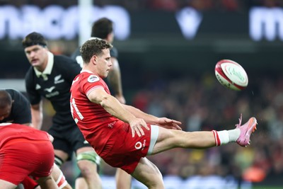221125 - Wales v New Zealand - Quilter Nations Series - Kieran Hardy of Wales kicks the ball