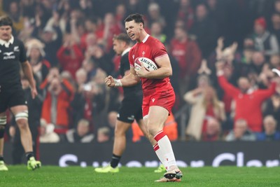 221125 - Wales v New Zealand - Quilter Nations Series - Louis Rees-Zammit of Wales celebrates after scoring his first try