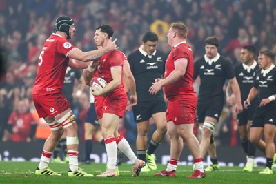 221125 - Wales v New Zealand - Quilter Nations Series - Louis Rees-Zammit of Wales celebrates with Adam Beard after scoring his first try