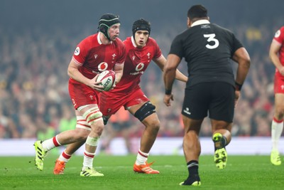 221125 - Wales v New Zealand - Quilter Nations Series - Adam Beard of Wales runs at the defence