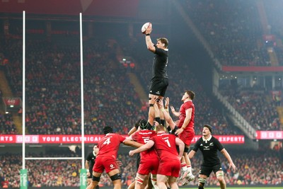 221125 - Wales v New Zealand - Quilter Nations Series - Fabian Holland of New Zealand wins a lineout