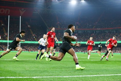 221125 - Wales v New Zealand - Quilter Nations Series - Sevu Reece of New Zealand scores a try
