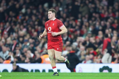 221125 - Wales v New Zealand - Quilter Nations Series - Brodie Coghlan of Wales runs on to the pitch to win his first cap