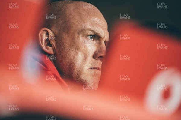 221125 - Wales v New Zealand - Quilter Nations Series - Wales Coach Steve Tandy looks on during the game 