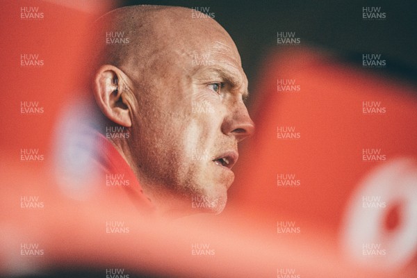 221125 - Wales v New Zealand - Quilter Nations Series - Wales Coach Steve Tandy looks on during the game 