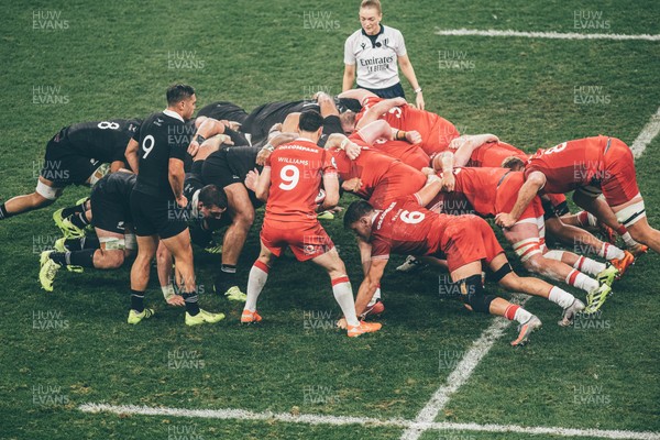 221125 - Wales v New Zealand - Quilter Nations Series - Wales’ Tomos Williams put the ball into the scrum 