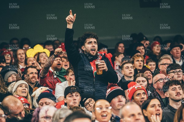 221125 - Wales v New Zealand - Quilter Nations Series - Wales Fans inside the stadium during the game 