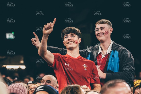 221125 - Wales v New Zealand - Quilter Nations Series - Wales Fans inside the stadium during the game 