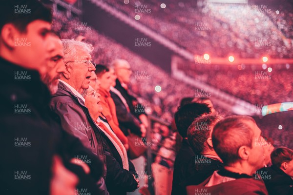 221125 - Wales v New Zealand - Quilter Nations Series - Wales Fans inside the stadium during the game 