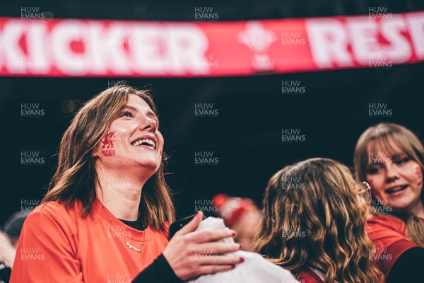 221125 - Wales v New Zealand - Quilter Nations Series - Wales Fans inside the stadium during the game 