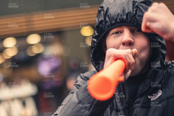 221125 - Wales v New Zealand - Quilter Nations Series - Fans ahead of the game 