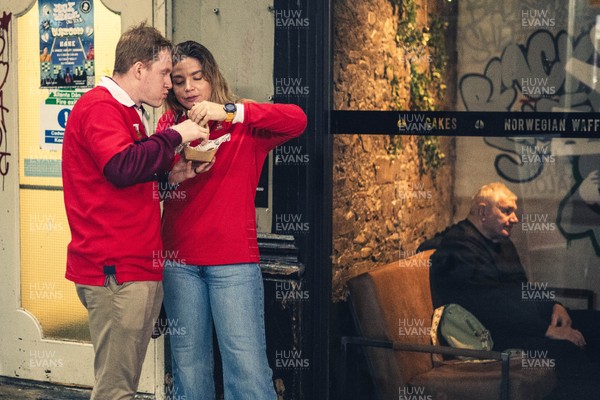 221125 - Wales v New Zealand - Quilter Nations Series - Fans ahead of the game 