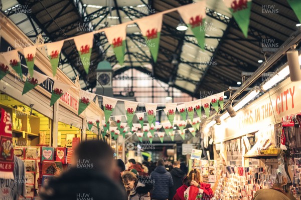 221125 - Wales v New Zealand - Quilter Nations Series - Fans ahead of the game 