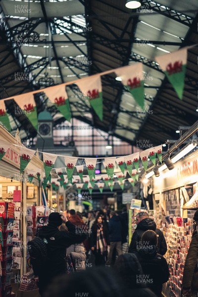 221125 - Wales v New Zealand - Quilter Nations Series - Fans ahead of the game 