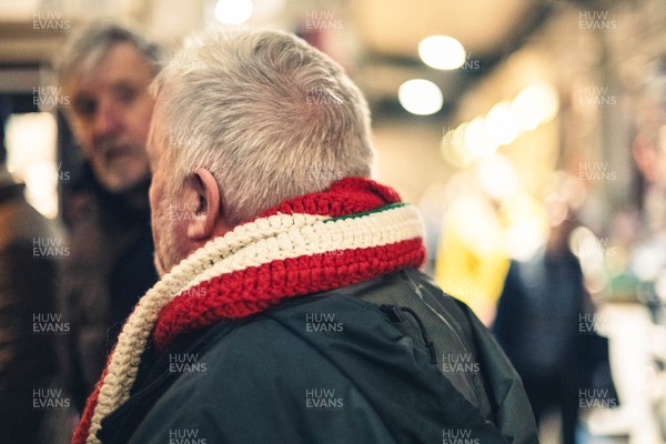 221125 - Wales v New Zealand - Quilter Nations Series - Fans ahead of the game 