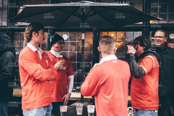 221125 - Wales v New Zealand - Quilter Nations Series - Fans ahead of the game 