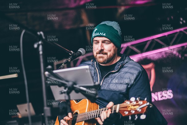 221125 - Wales v New Zealand - Quilter Nations Series - Fans in the fan zone ahead of the game 