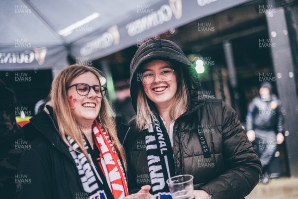 221125 - Wales v New Zealand - Quilter Nations Series - Fans in the fan zone ahead of the game 