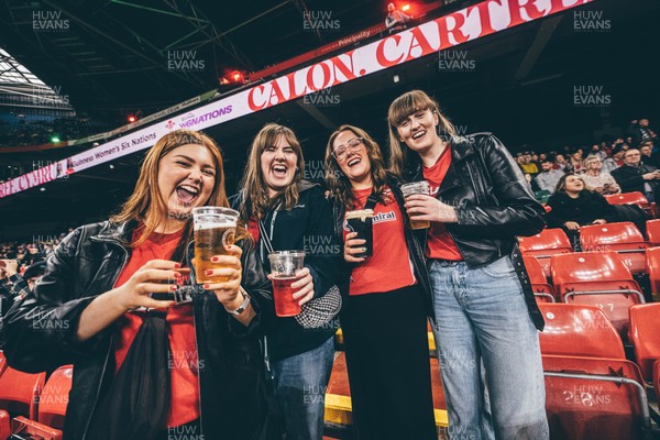 221125 - Wales v New Zealand - Quilter Nations Series - Fans inside the stadium ahead of the game 
