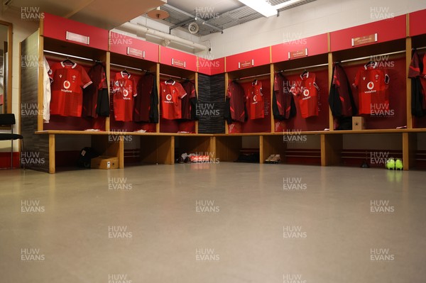 221125 - Wales v New Zealand - Quilter Nations Series - Wales dressing room before the game