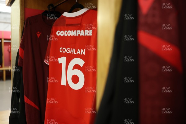 221125 - Wales v New Zealand - Quilter Nations Series - Brodie Coghlan of Wales jersey before the game