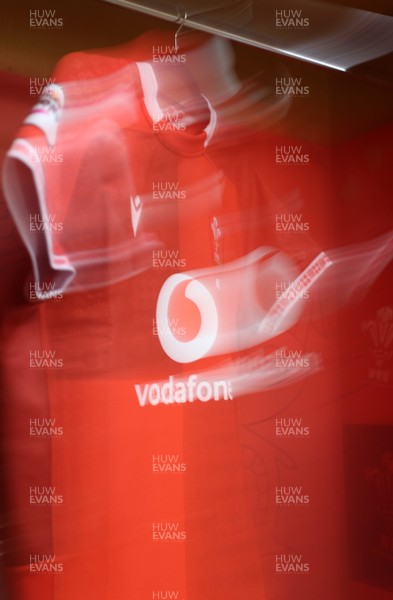 221125 - Wales v New Zealand - Quilter Nations Series - Wales jersey before the game