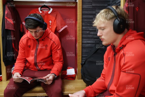221125 - Wales v New Zealand All Blacks - Quilter Nations Series - Louis Rees-Zammit and Blair Murray of Wales in the dressing room