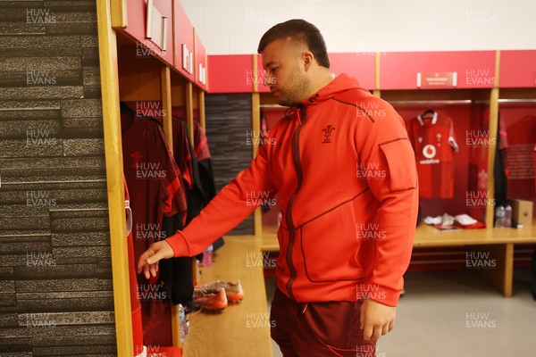 221125 - Wales v New Zealand All Blacks - Quilter Nations Series - Harri Deaves of Wales in the dressing room