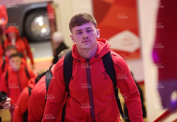 221125 - Wales v New Zealand All Blacks - Quilter Nations Series - Alex Mann of Wales arrives at the stadium