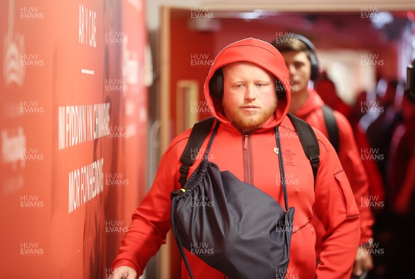 221125 - Wales v New Zealand All Blacks - Quilter Nations Series - Keiron Assiratti of Wales arrives at the stadium