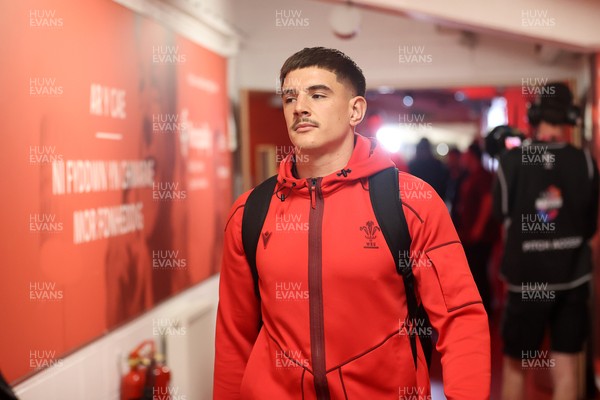 221125 - Wales v New Zealand All Blacks - Quilter Nations Series - Joe Hawkins of Wales arrives at the stadium