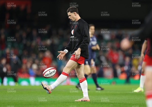 221125 - Wales v New Zealand All Blacks - Quilter Nations Series - Tom Rogers of Wales during the warm up