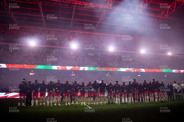 221125 - Wales v New Zealand All Blacks - Quilter Nations Series - Wales sing the anthem