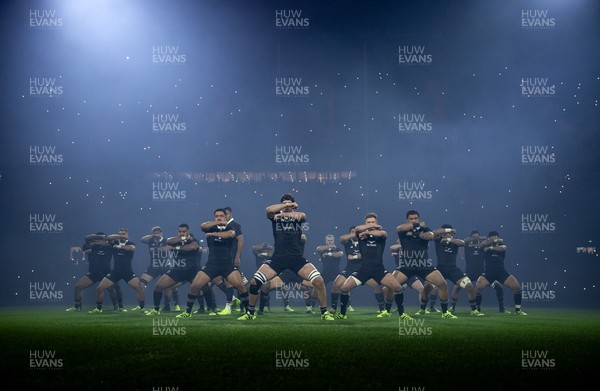 221125 - Wales v New Zealand All Blacks - Quilter Nations Series - All Blacks perform the haka